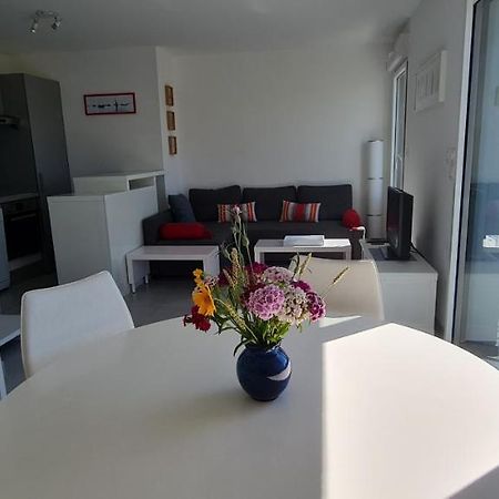 Appartement Devant La Plage Avec Piscine กงการ์โน ภายนอก รูปภาพ